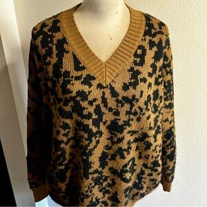 Tahari leopard print sweater v neck sz large oversized good condition